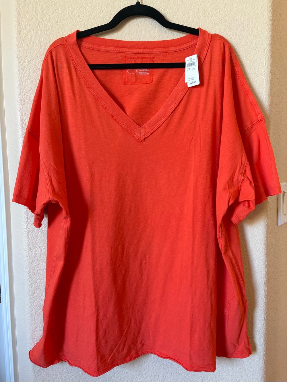 🍊Aerie V-Neck Oversized Boyfriend T-Shirt